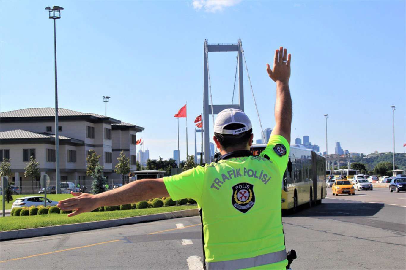 İstanbul'da 1 Mayıs nedeniyle kapatılacak yollar açıklandı İstanbul'da 1 Mayıs nedeniyle kapatılacak yollar açıklandı